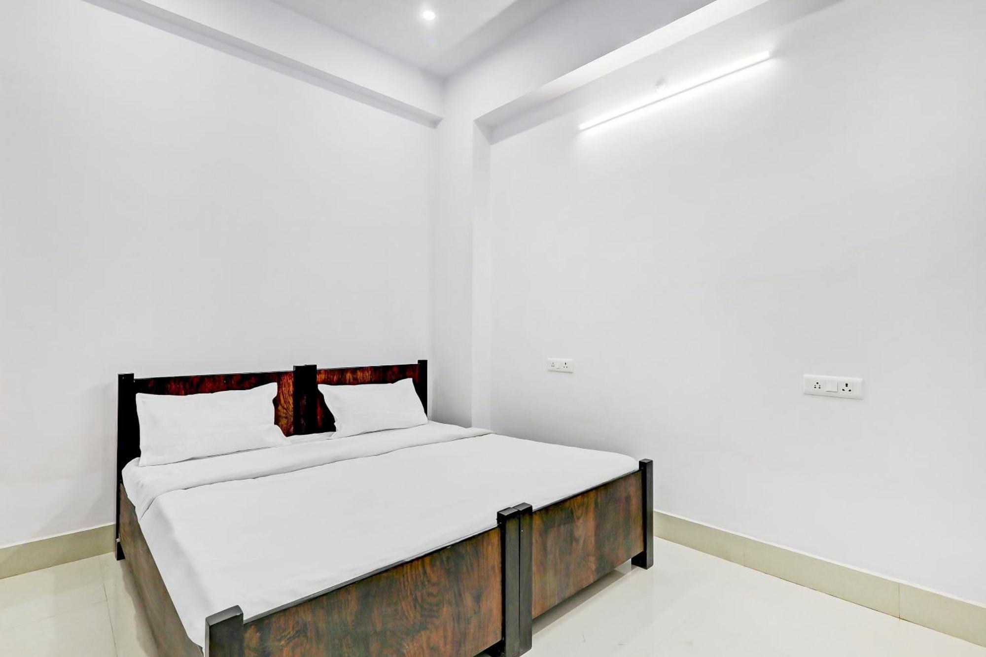 Hotel Collection O The Lemongrass Prayagraj Exterior foto